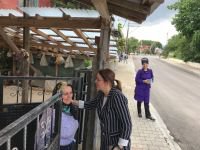 ARZU AYDIN DURMAK BİLMİYOR