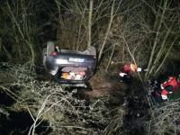 AVUKAT TAKLA ATAN ARACIN İÇİNDE KALDI