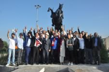 AYAK BASMADIK YER BIRAKMADI