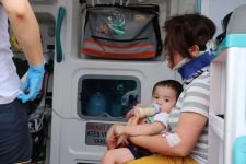 BEBEKLİ AİLENİN ARACI ŞARAMPOLE DEVRİLDİ