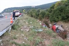 BEBEKLİ AİLENİN ARACI ŞARAMPOLE DEVRİLDİ