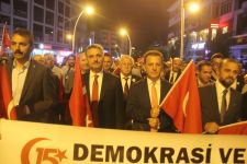 BİNLERCE KİŞİ KOL KOLA YÜRÜDÜ
