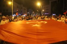 BİNLERCE KİŞİ KOL KOLA YÜRÜDÜ