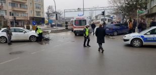 BÜTÜN KURALARI İHLAL ETTİ, KAVŞAKTA ÇARPIŞTI