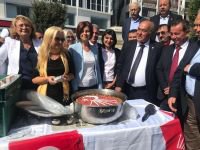 CHP'LİLER AŞURE DAĞITTI