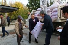 ÇİFTÇİLERE IZA BUĞDAYI DAĞITILDI