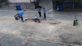 ÇÖKEN YOLA VATANDAŞ MÜDAHALE ETTİ