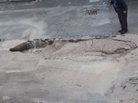 ÇÖKEN YOLA VATANDAŞ MÜDAHALE ETTİ