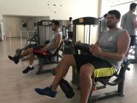 DEV ADAMLAR GÜÇ DEPOLUYOR