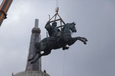 DEV KÖROĞLU HEYKELİ ARTIK YERİNDE