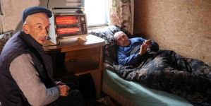 ELİ ÖPÜLESİ ABLA....