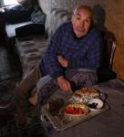 ELİ ÖPÜLESİ ABLA....