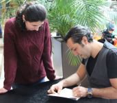 EMRE UYSAL KİTABINI İMZALADI