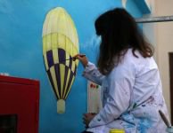 ENGELLİ ÇOCUKLAR İÇİN DUVARLARI BOYUYORLAR