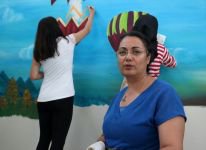 ENGELLİ ÇOCUKLAR İÇİN DUVARLARI BOYUYORLAR