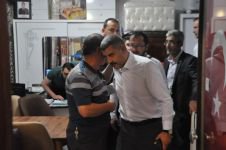 EVCİL ŞEHİT BABASINI ZİYARET ETTİ