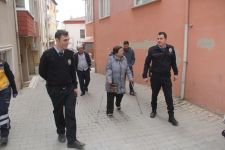 EVDE ARARKEN ÇANTACIDA ÇIKTI