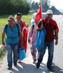 EVLATLARI İÇİN YÜRÜYORLAR