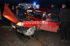 FECİ KAZADA OTOMOBİL İKİYE AYRILDI