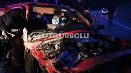 FECİ KAZADA OTOMOBİL İKİYE AYRILDI