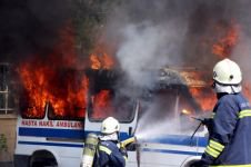 ARAÇLARI CAYIR CAYIR YAKTILAR