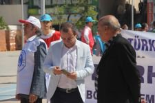 GİYSİLERİNİ ÇIKARIP PROTESTO ETTİLER