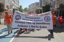GİYSİLERİNİ ÇIKARIP PROTESTO ETTİLER