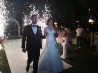 GÖRKEMLİ BİR DÜĞÜNLE DÜNYA EVİNE GİRDİLER