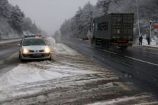 GÜNE BEMBEYAZ UYANDIK