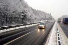 GÜNE BEMBEYAZ UYANDIK