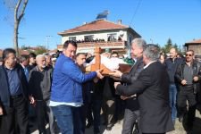 GURBETÇİ KIZ GÖZYAŞLARIYLA TOPRAĞA VERİLDİ