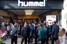 HUMMEL’A SÜRPRİZ ZİYARET