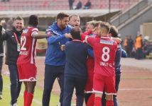 İÇ SAHA KABUSU DEVAM EDİYOR