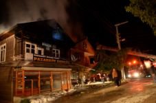 İKİ KARDEŞİN EVİ ALEV ALEV YANDI