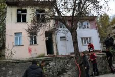 İKİ KATLI EV YANDI
