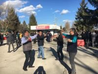 İŞÇİLERDEN ALDIKLARI ZAMMI DAVUL ZURNA İLE KUTLADI
