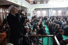 İŞTE TOPLUMA ÖRNEK BİR HOCA