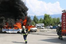 İTFAİYE EKİPLERİ GECE GÜNDÜZ ÇALIŞIYOR