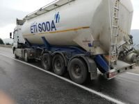 KABAK YÜKLÜ KAMYON TIRLA ÇARPIŞTI