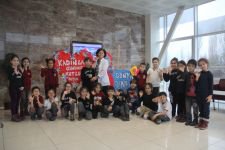 KADIN ÖĞRETMENLERE ÖĞRENCİLERİNDEN SÜRPRİZ