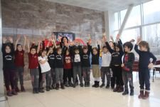 KADIN ÖĞRETMENLERE ÖĞRENCİLERİNDEN SÜRPRİZ