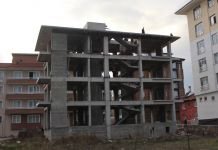 KAHRAMAN O POLİS ÇARESİZ KADININ İMDADINA YETİŞTİ