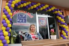 KANSER HASTASI KADIN YARDIM ELİ BEKLİYOR.