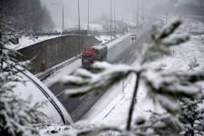 KAR YAĞIŞI ETKİSİNİ GÖSTERİYOR