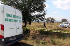 KENDİNİ AĞACA ASIP İNTİHAR ETTİ