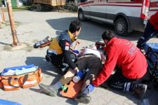 KIRMIZI IŞIKTA BEKLEYEN ARAÇLARA ÇARPTI