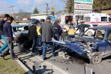 KIRMIZI IŞIKTA BEKLEYEN ARAÇLARA ÇARPTI