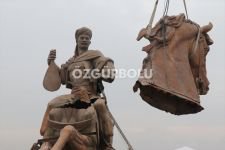 KÖROĞLU HEYKELİNİN MONTAJI BAŞLADI