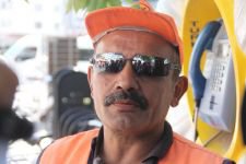 KUTLAMALARI İZLEYİP ÇALIŞTI