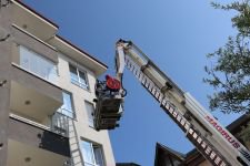 MAHSUR KALAN KADININ YARDIMINA İTFAİYE KOŞTU